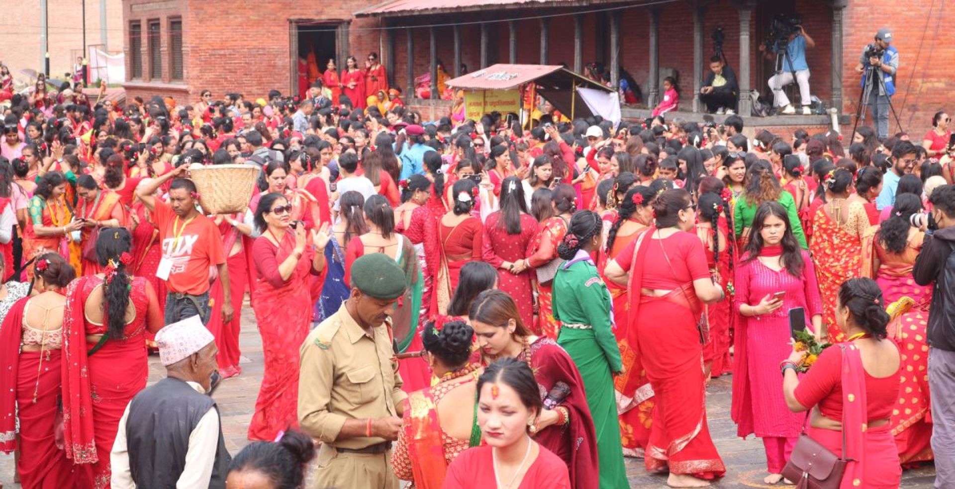 देशभरका  शिवालयमा भक्तजनको घुइँचो तस्वीरहरू (तस्वीरहरू)